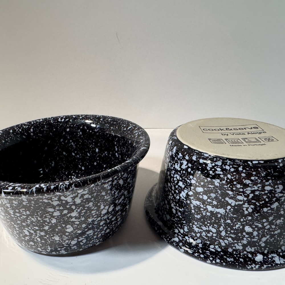 LIKE NEW- made in Portugal Vista Alegre "cook&serve" bowls.